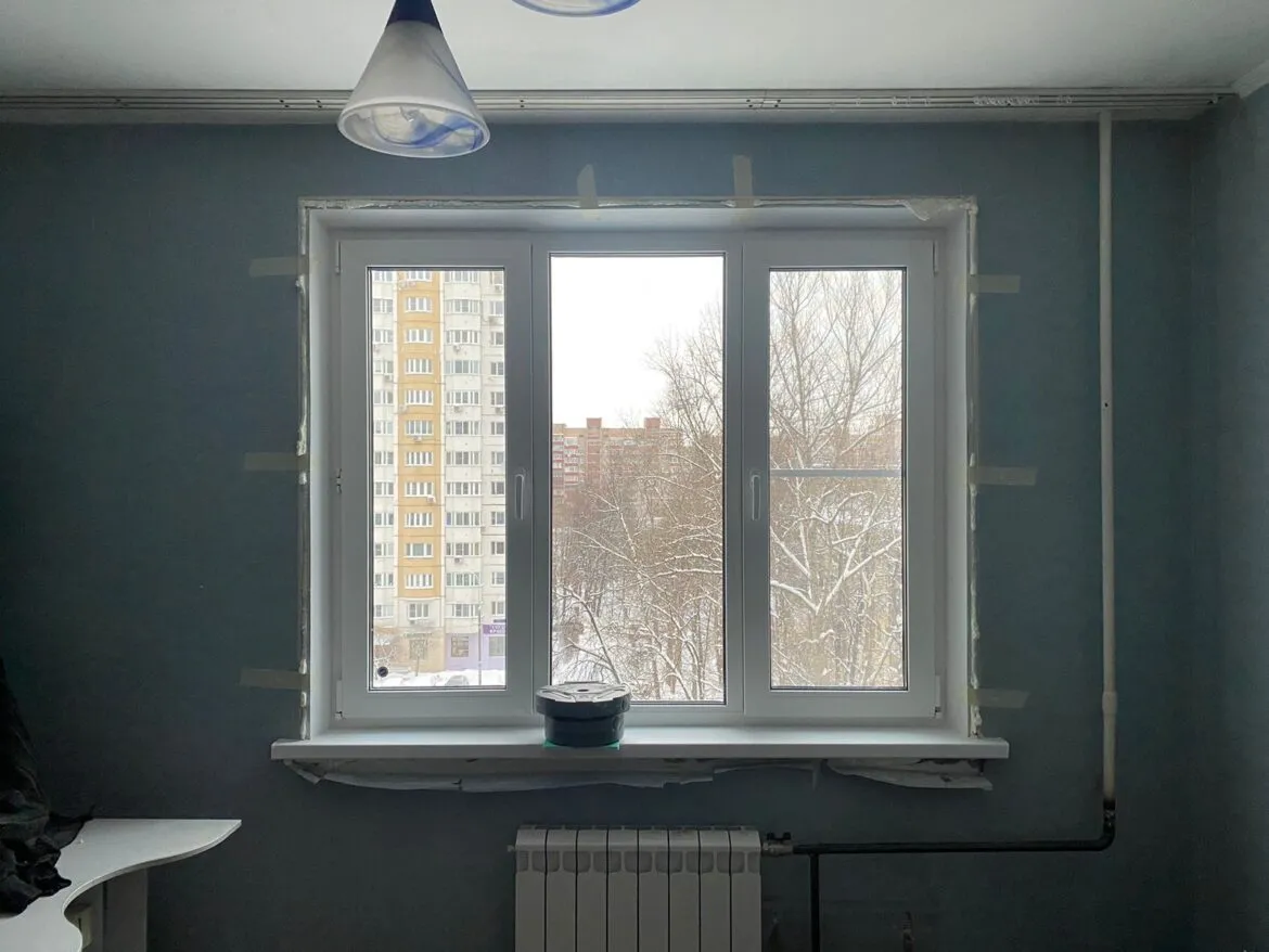 Монтаж двух трёхстворчатых окон