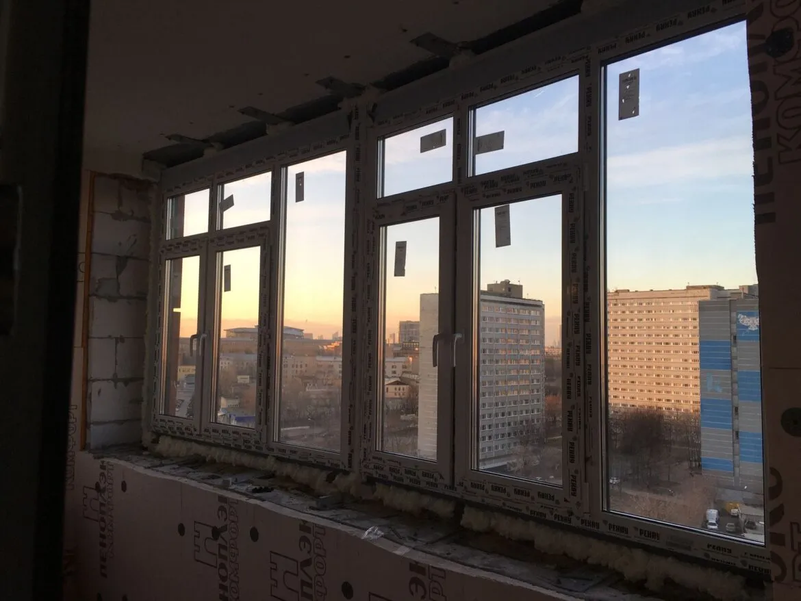 Остекление лоджии в Сталинском доме